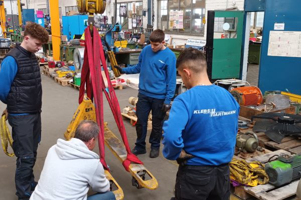 Unsere Auszubildenden erhalten den Kranf&uuml;hrerschein