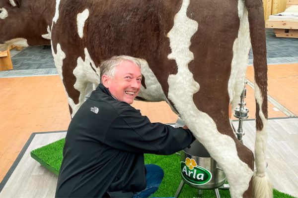 Kreative Anwendung des gesponserten Frequenzumrichters auf der GLS Messe in Pr&uuml;m